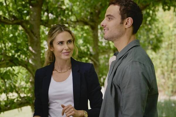 Anna Hutchison, Josh McKenzie - Destination Love - Z filmu
