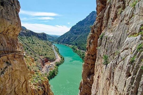 Caminito del Rey: Stezka v kaňonu El Chorro, Andalusie. Královská procházka nad řekou.