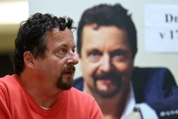 OBRAZEM: Michal Viewegh podepisoval své Děravé paměti