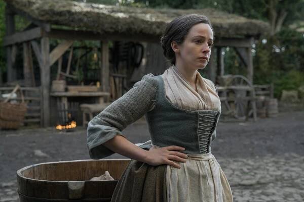 Cizinka - První žena - Z filmu - Laura Donnelly