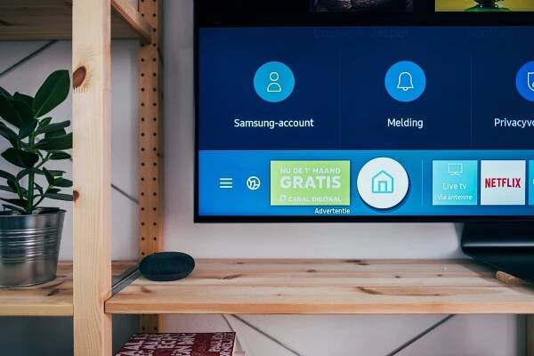 Televizi a internet dnes nabízí operátoři společně. Na kolik vás vyjdou?