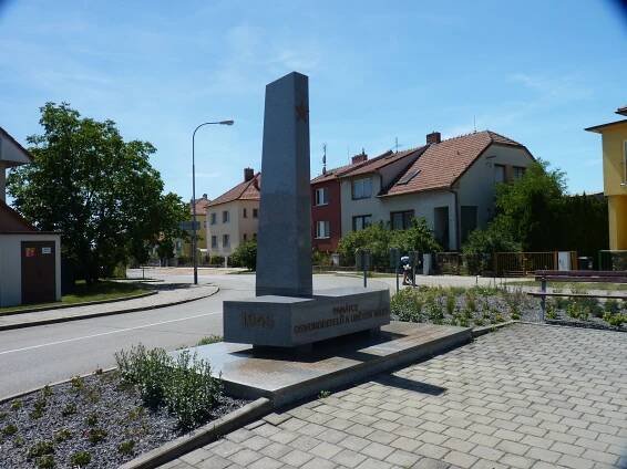 Fotografie - Soběšice - Útěchovská ulice/pomník obětem druhé světové války - 18.07.2022