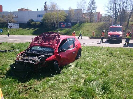 Hasiči pomáhali u nehody dvou osobáků na ulici Hradecká v Brně.… | POŽÁRY.cz - ohnisko žhavých zpráv | hasiči aktuálně