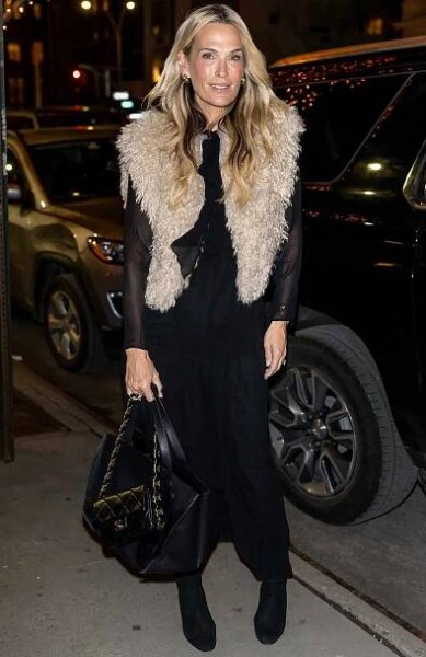 Molly Sims is seen arriving to the Lingua Franca fashion show