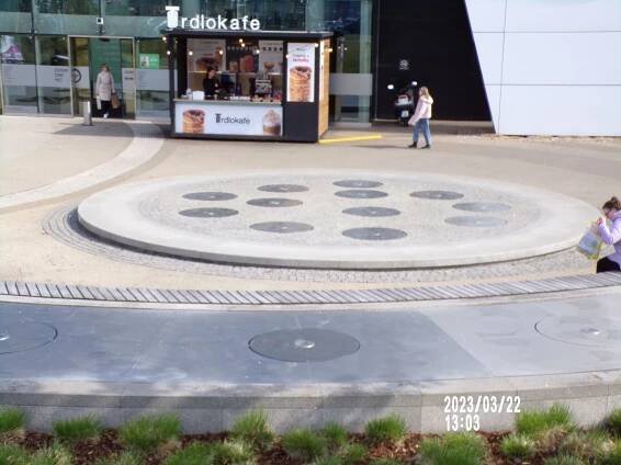 Fotografie - Fontána obchodní centrum Černý most - Praha - 22.03.2023