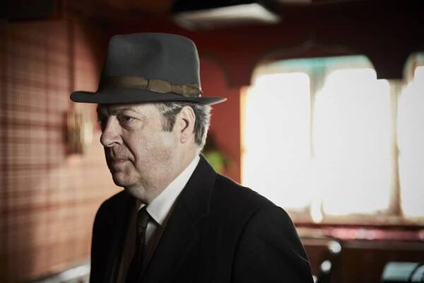 Roger Allam - Endeavour - Rága - Z filmu