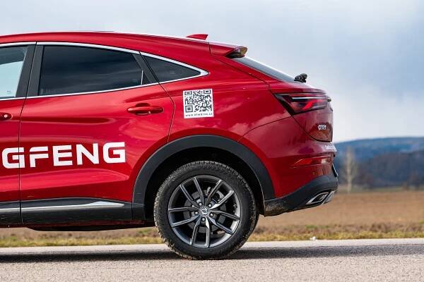 TEST: Čínský Dongfeng Fengon 5: Evropané pořád chtějí normální motory, jen už je málokdo nabízí