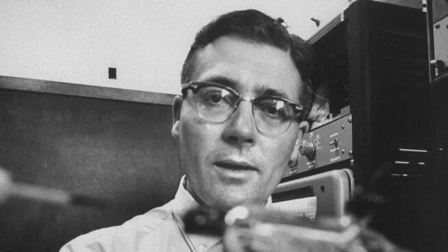 James Lovelock, Whose Gaia Theory Saw the Earth as Alive, Dies at 103