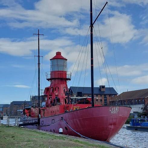 LV14 SULA LIGHTSHIP - Updated 2025 Lodging Reviews (Gloucester, England)