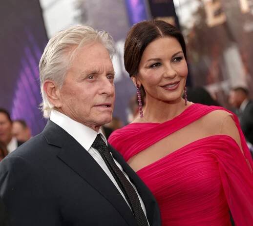 Catherine Zeta-Jones popřála vlastní nahou fotkou Douglasovi k osmdesátce: Došly mi nápady na dárky, konstatovala