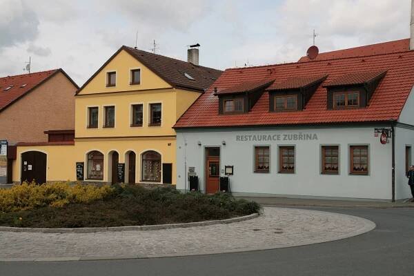 Hruškova 592 a 87, restaurace Zubřina