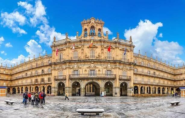 Na křižovatce Stříbrné a Svatojakubské cesty | Delfín Travel
