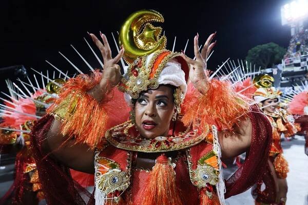 A member of Unidos de Padre Miguel performing at the 2025 Carnival parades in Sapucai Sambodrome, Rio de Janeiro, Brazil.
