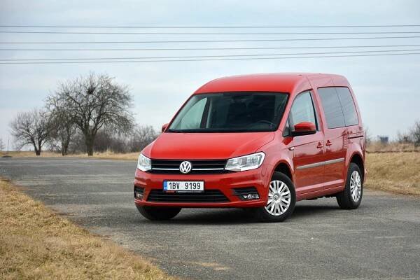 Alternativa k vymírajícím MPV existuje: Volkswagen Caddy 1.2 TSI zvládá práci i rodinu a dělá to lépe než konkurence
