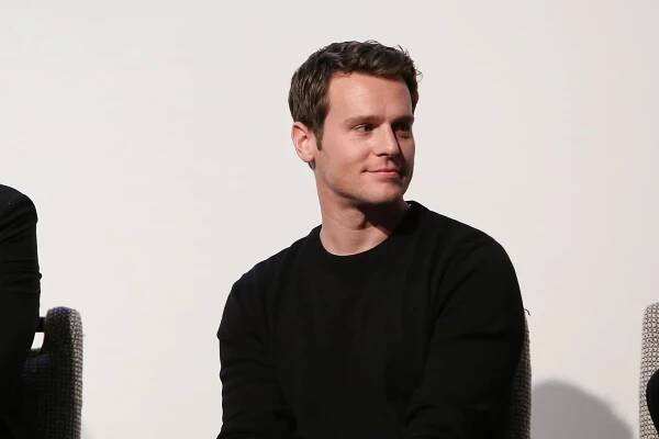 Jonathan Groff at an event for Mindhunter: Lovci myšlenek (2017)