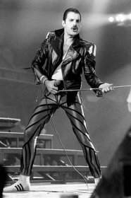Ze studenta grafického designu rocková legenda. Freddie Mercury a jeho život za oponou | Vogue CS