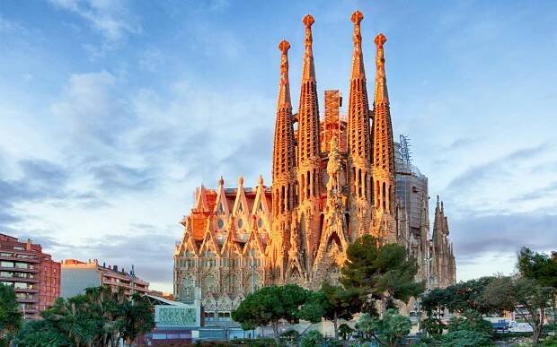 Barcelona's Gaudi Tour: 12 Must-See Buildings