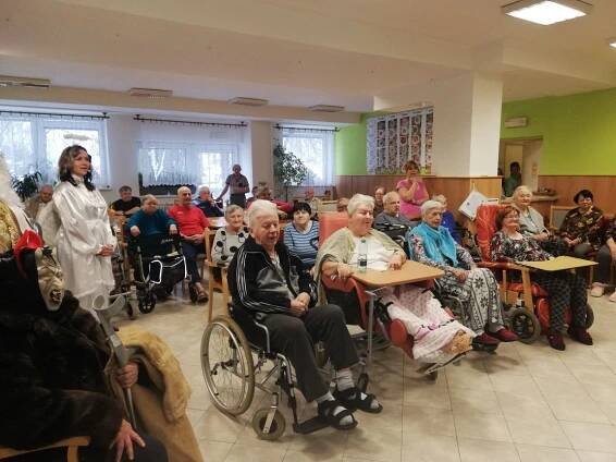 Mikuláš s anděly a čerty navštívili také Domov seniorů Štíty - ZŠ Štíty