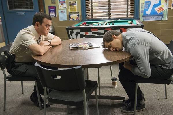 Brooklyn 99 - Zákaz vycházení - Z filmu - Joe Lo Truglio, Andy Samberg