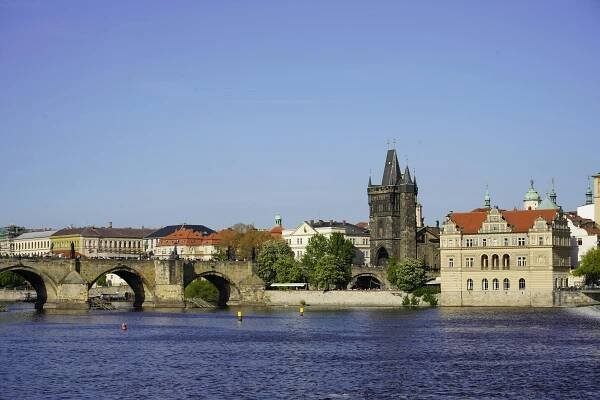 Základová fotografie na téma architektura, břeh řeky, budovy, česká republika, česko, cestovní ruch, cíl cesty, církev