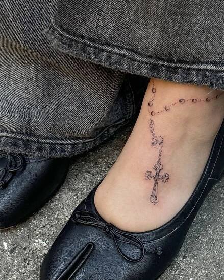 Tattoo Ideas Female in 2025 | Hand tattoos, Discreet tattoos, Simplistic tattoos