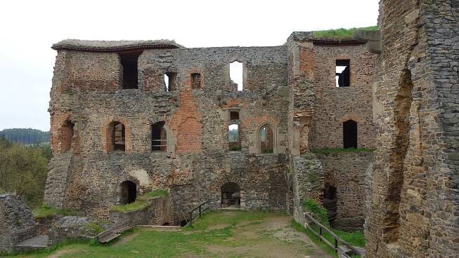 Státní hrad Krakovec aneb „Ať žijí duchové“ – www.kissak.cz