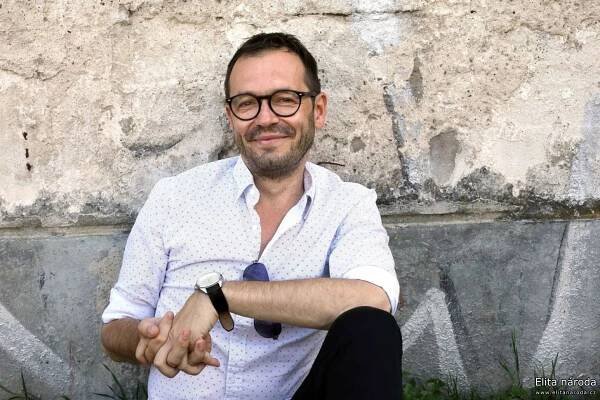 Vychází Herec, napínavá kniha ze zákulisí divadla a showbyznysu. Autor Josef Kubáník se v ní inspiroval skutečnou příhodou - First Style