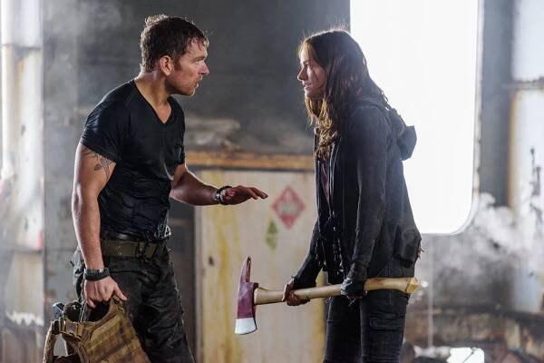 Van Helsing - Zůstaň uvnitř - Z filmu - Jonathan Scarfe, Kelly Overton