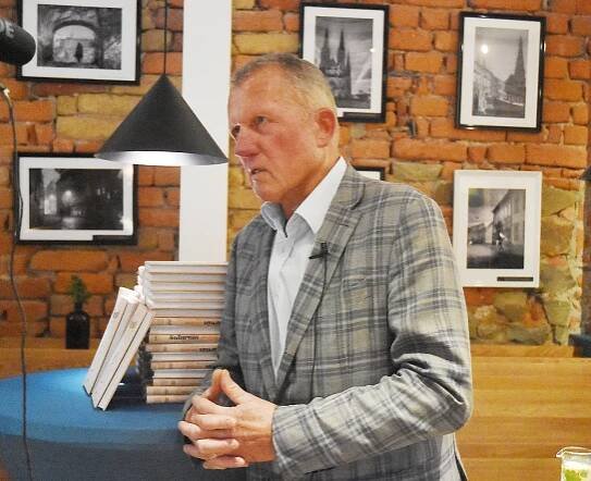 Miroslav Macek v olomouckém bistru pokřtil svou knihu Saturnin při chuti