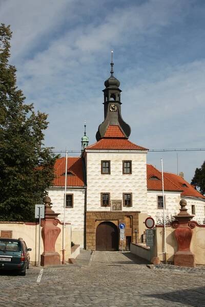 Soubor:Kostelec nad Černými lesy, zámek.JPG – Wikipedie