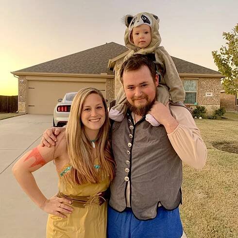 Amanda, Casey, & Winry dressed up as the Pochontas crew