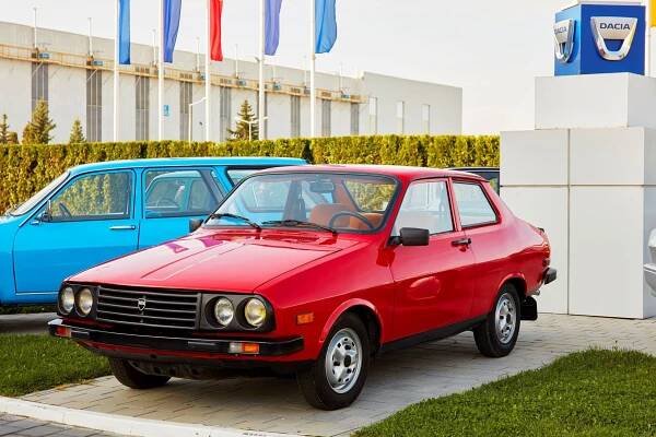 Nefunkční socialismus na čtyřech kolech. Kdysi moderní Dacia 1300 skončila neslavně