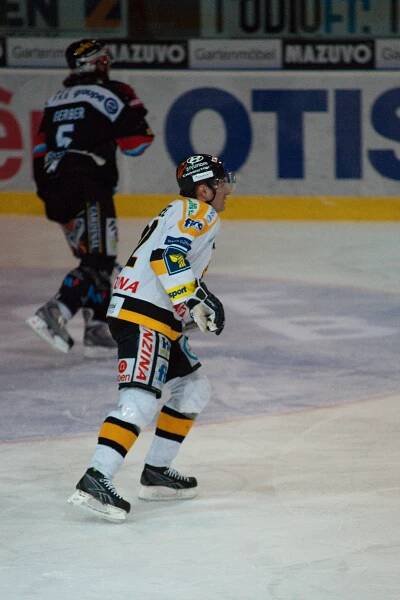 Soubor:Robert Reichel-Fribourg-Gottéron vs. HC Litvinov, Exhibition game, 20th February 2010.jpg