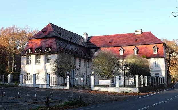 Soubor:Karlovy Vary Poštovní dvůr listopad 2018 (3).jpg