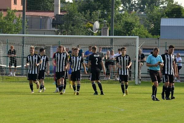 Divizní derby Holešov - Baťov objektivem Mojmíra Zapletala. Podívejte se
