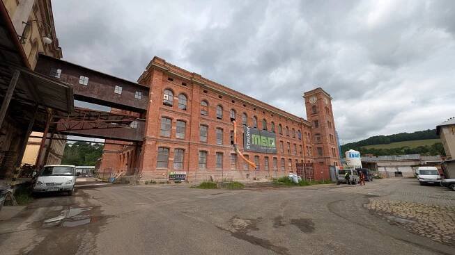 Fotogalerie: Fabrika 1861 ožívá. V Semilech vzniká kulturní centrum se světovými ambicemi. Podívejte se dovnitř