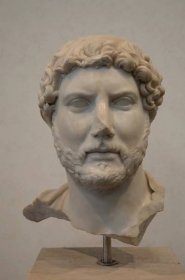 Soubor:Head of Publius Aelius Traianus Hadrianus in Museo Nazionale Romano.jpg