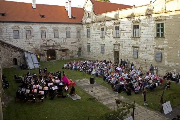 Problémové maso vyhnalo zákazníky - Znojemský deník