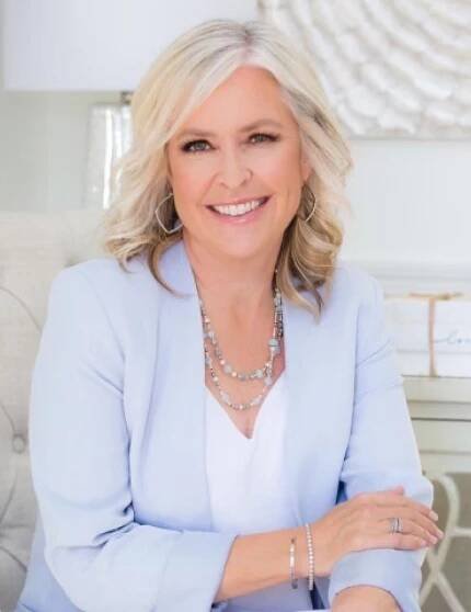 Dawn Elle Davis * Oracle to the most prominent women in the world
