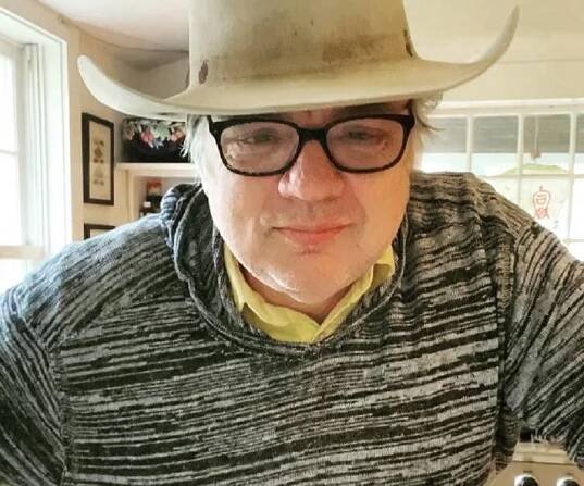 Oliver Platt Biography - Facts, Childhood, Family Life & Achievements