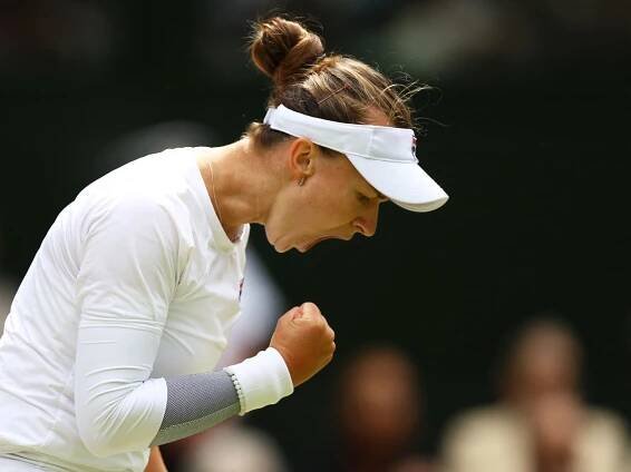 Krejčíková - Paoliniová 2:1. Češka proměnila třetí mečbol a vyhrála letošní Wimbledon
