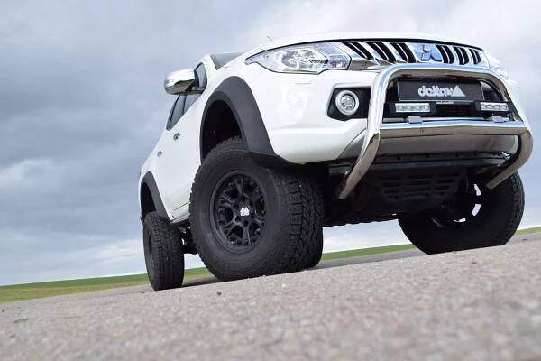 Mitsubishi L200 od delta4x4. Kvalitní homologované úpravy.