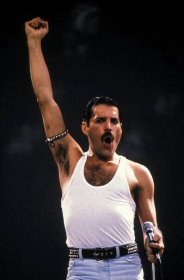 Freddie Mercury: *5.9.1946 – †24.11.1991, britský zpěvák a skladatel