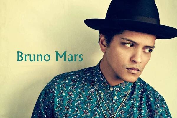 Bruno Mars showin' attitude with those side-eyes Wallpaper