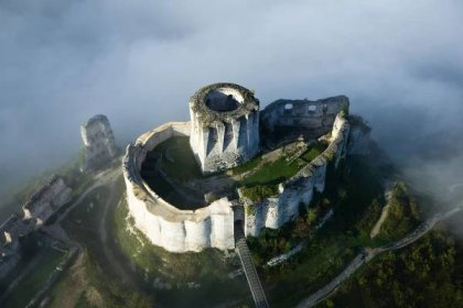 Spectacular abandoned castles around the world