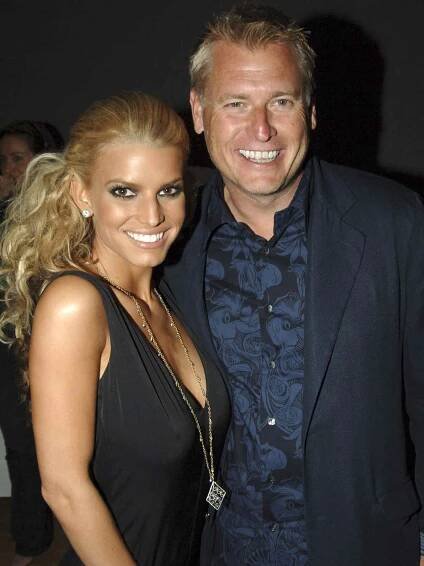 Jessica Simpson and Joe Simpson at the 2005 MTV Movie Awards.