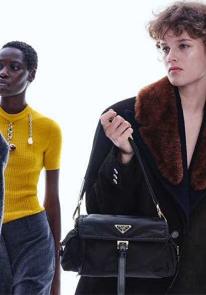 Models tragen die Prada Explore 