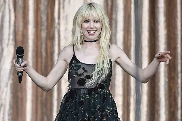 Carly Rae Jepsen Opens Up About Dating and 'Being Confident Enough to Put Yourself Out There'