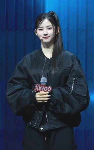 Lee Ji-woo (singer)