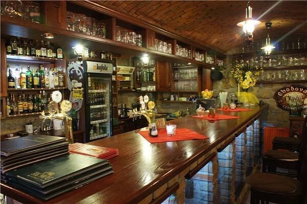 Interiér sklepní restaurace